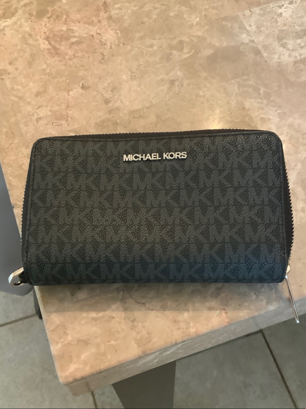 Michael Kors Black LARGE Flat phone case organizer. 17 pro fits NWT - Picture 9 of 15